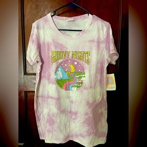 NWT. LuLaRoe Liv T-shirt. Size medium